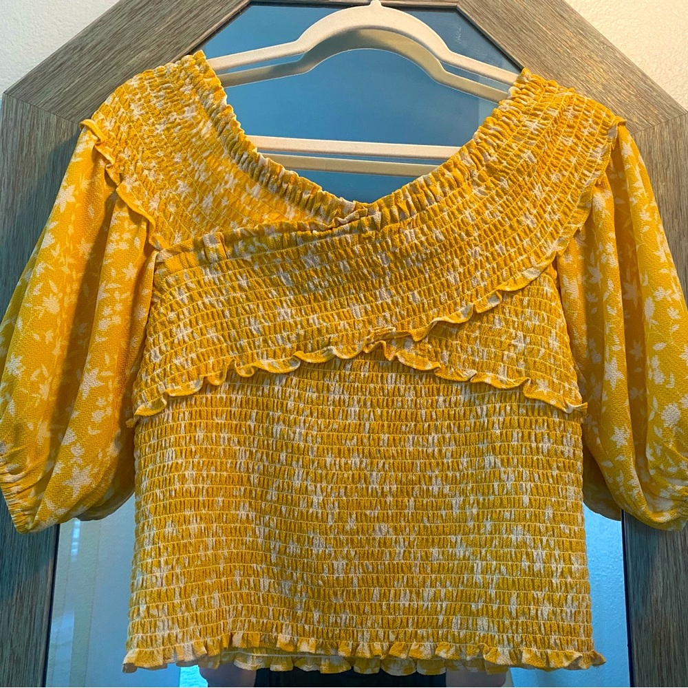 NWOT BB Dakota, Small | Floral smocked blouse, yellow and white floral.